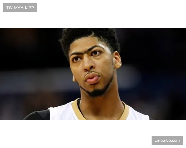 法兰克福后卫克里斯滕森踝关节扭伤,科赫停赛影响防守稳定性